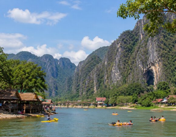 Vang Vieng excursiones: naturaleza, cuevas y paisajes junto al río