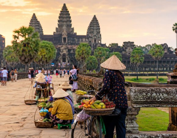 Indochina cultural: templos, historia y vida local