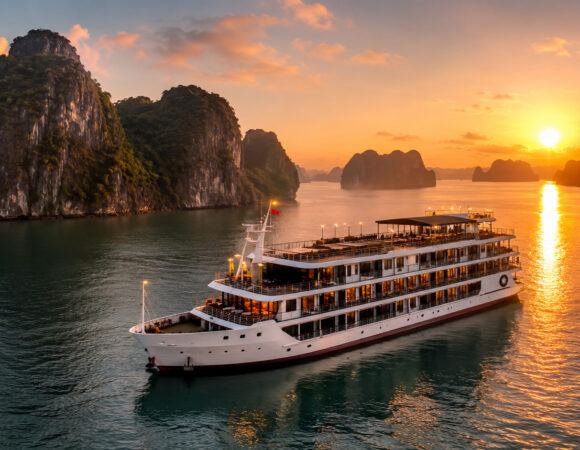cruceros por la bahía de Halong: opciones nocturnas y experiencias escénicas
